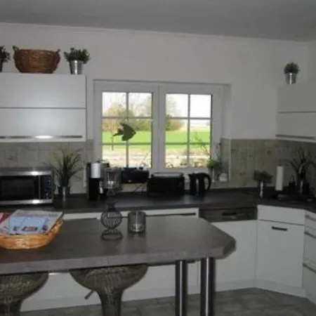 Holiday home Traumferienhaus Mit Ostseeblick Mit Sehr Grossem Wohnbereich In Idyllischer Lage In -rugen-