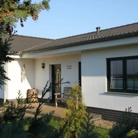 Traumferienhaus Mit Ostseeblick Mit Sehr Grossem Wohnbereich In Idyllischer Lage In -rugen- *
