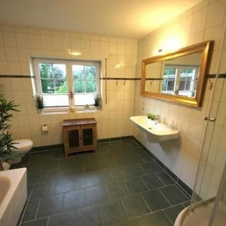 Traumferienhaus Mit Ostseeblick Mit Sehr Grossem Wohnbereich In Idyllischer Lage In -rugen- * Vieregge