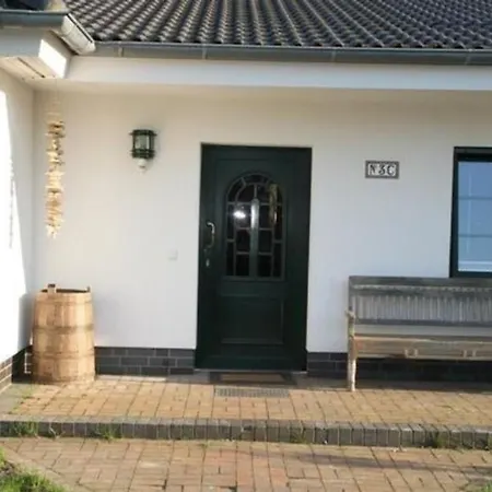 Traumferienhaus Mit Ostseeblick Mit Sehr Grossem Wohnbereich In Idyllischer Lage In -rugen- Holiday home